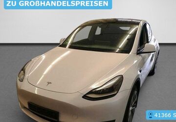 Tesla Model Y 121.469 km 29.897 &euro; Krefeld 47829