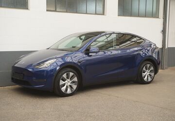 Tesla Model Y 28.382 km 37.250 &euro; Mönchengladbach 41236