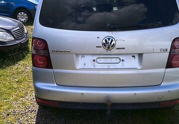 VW Touran 208.900 km 2.700 &euro; Grevenbroich 41516
