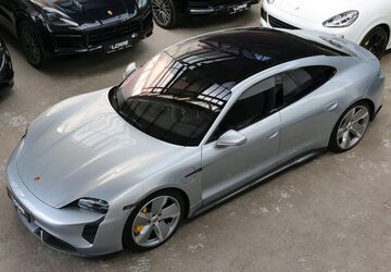 Porsche Taycan 132.552 km 67.990 &euro; Düsseldorf 40237